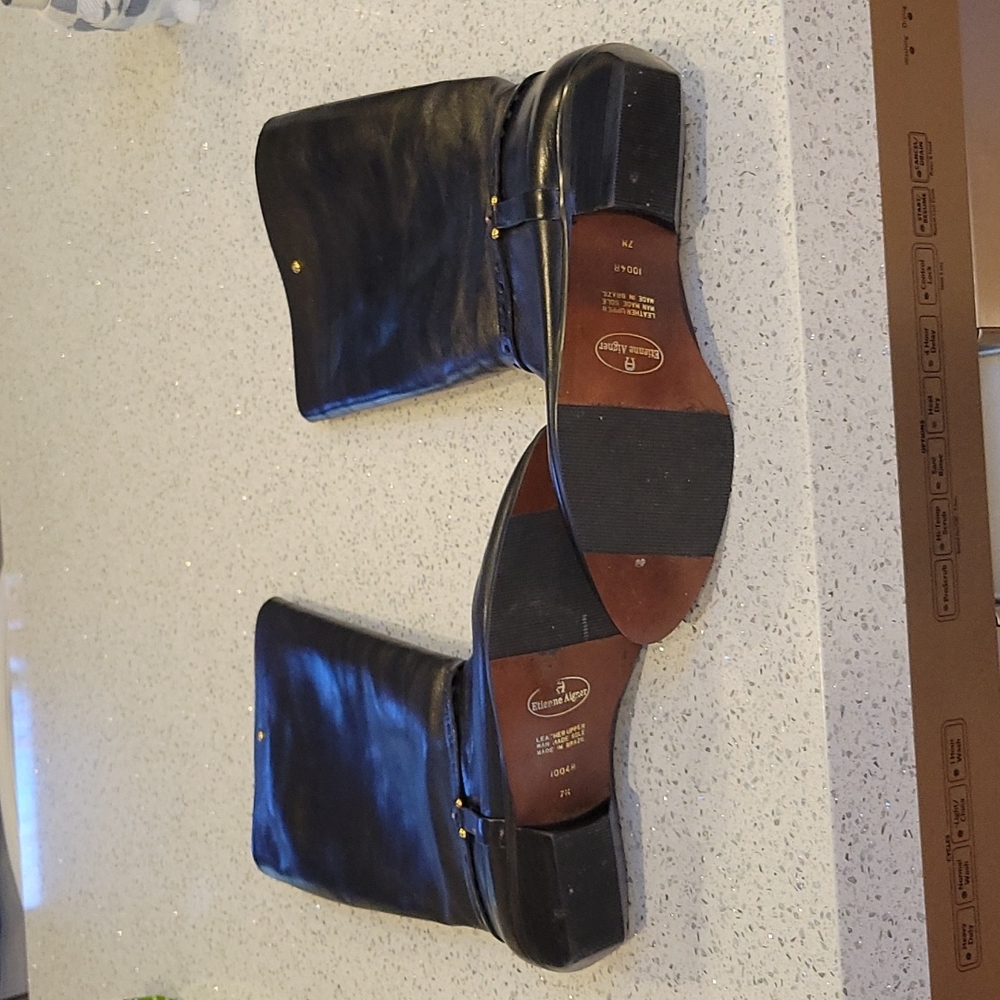 NEVER WORN ETIENNE AIGNER TALL EQUESTRIAN RIDING LEATHER BOOTS. - Picture 9 of 15